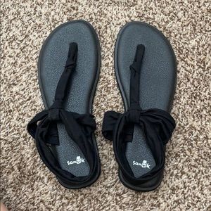 Sanuk black sandals